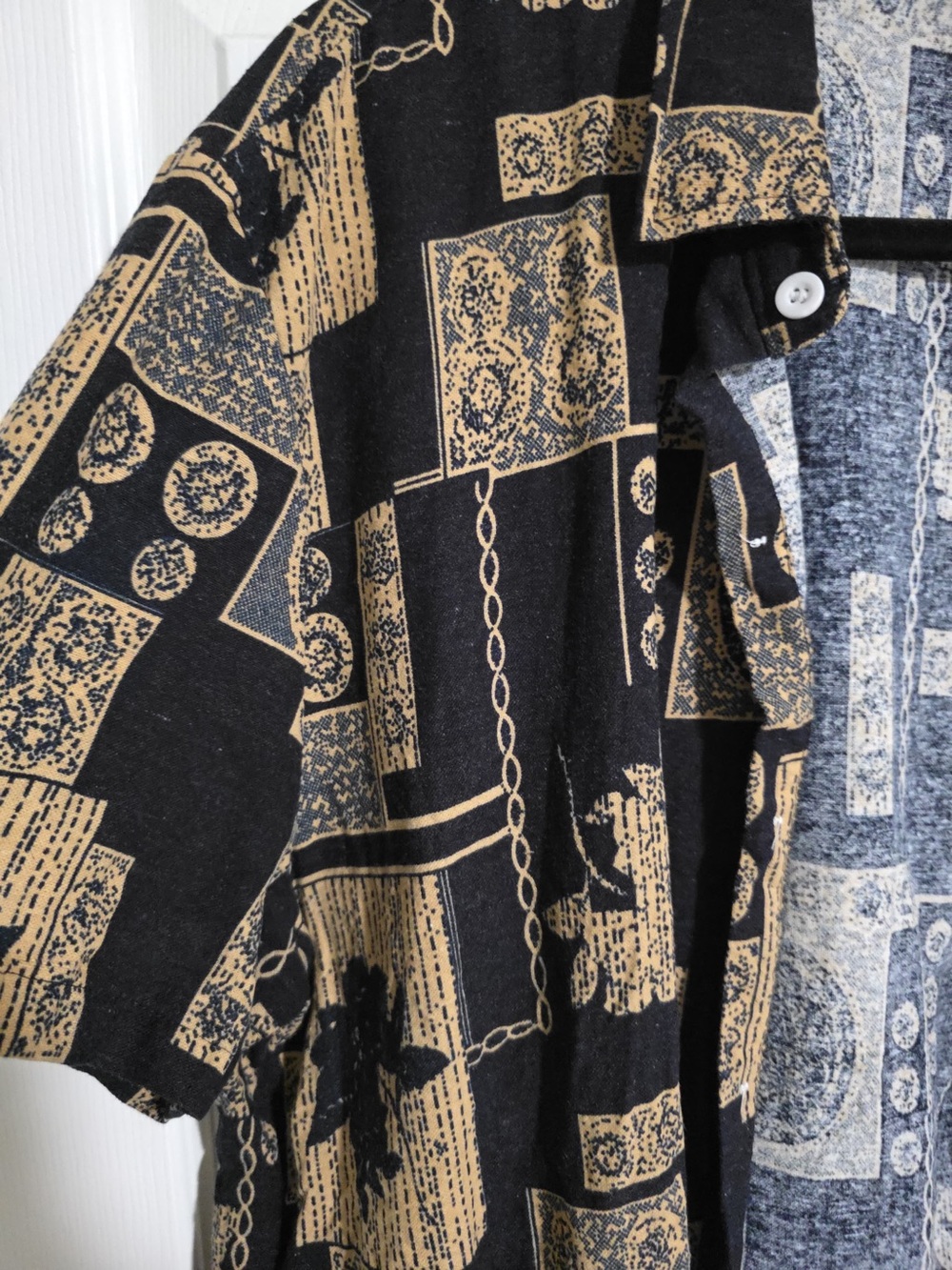 Men's Black & Tan Patterned Short-Sleeve Shirt - Picture 2 of 3